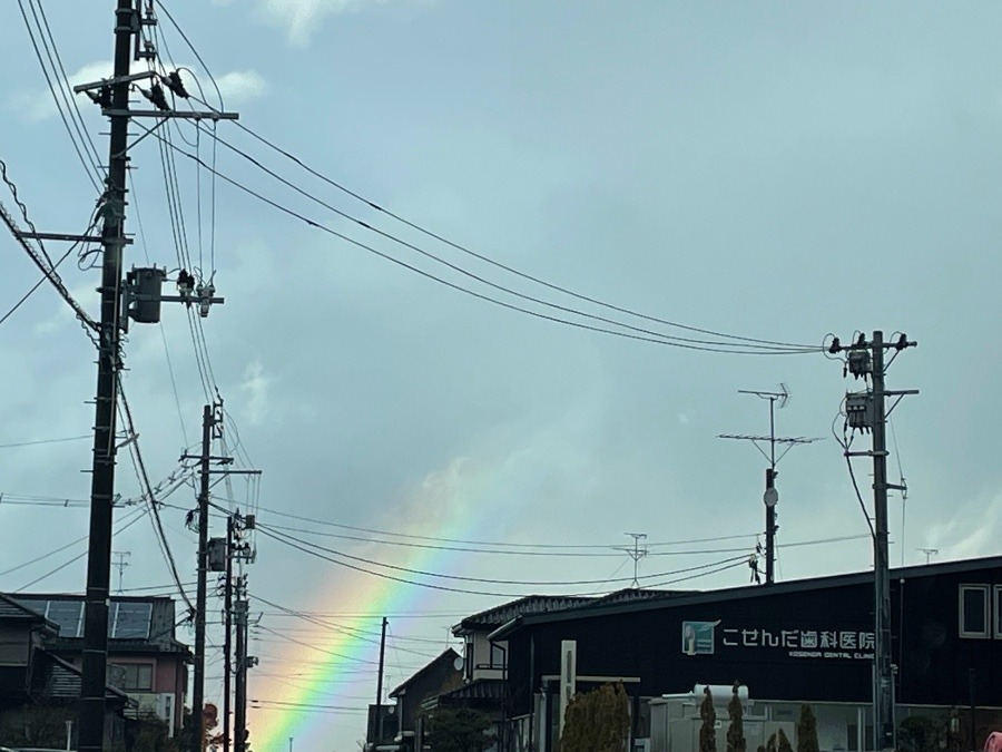 荒れた天候の中、一瞬の虹🌈