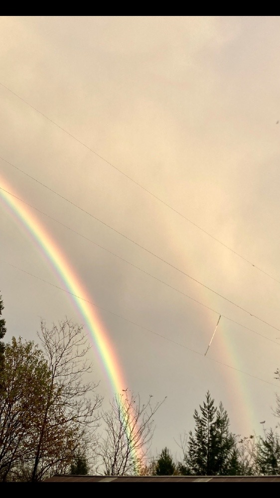 突然のスコールの後二重に虹🌈