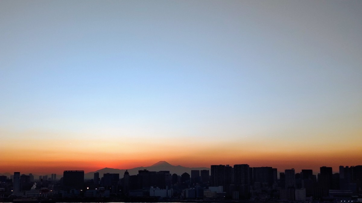 夕日にはえる富士山