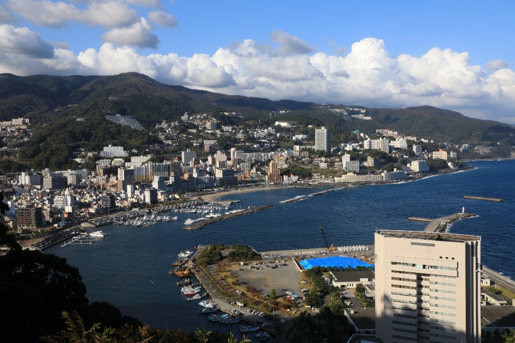 「熱海城」錦ヶ浦の山頂にそびえ立つ熱海城からの絶景