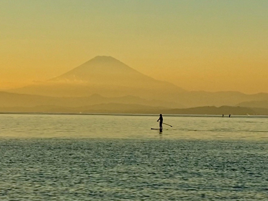 葉山ビーチから見た富士山