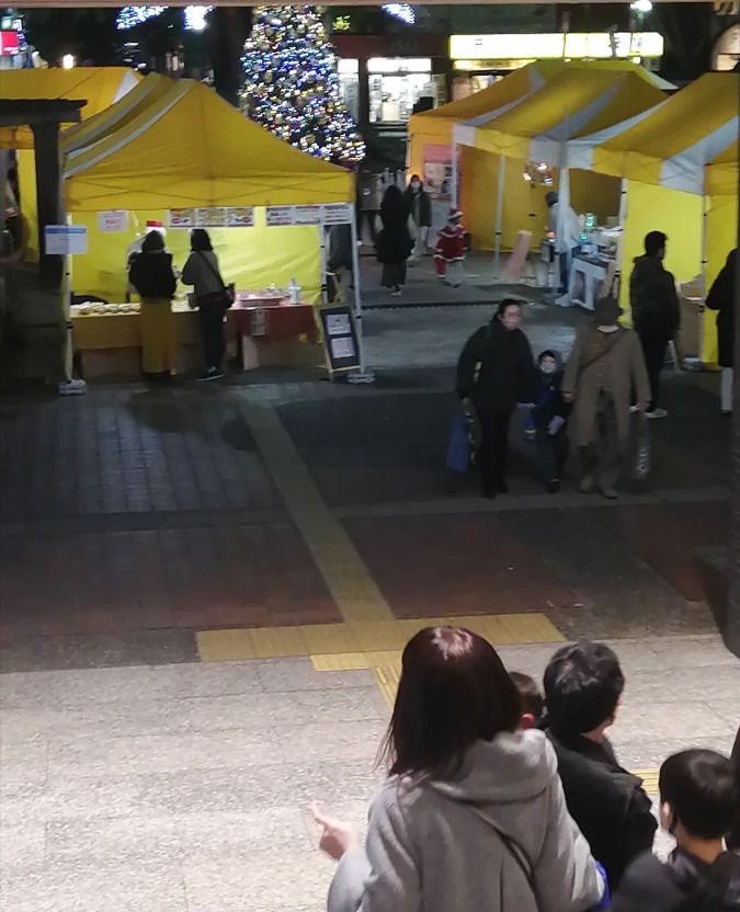 大橋駅　西口で小さなクリスマスマーケット