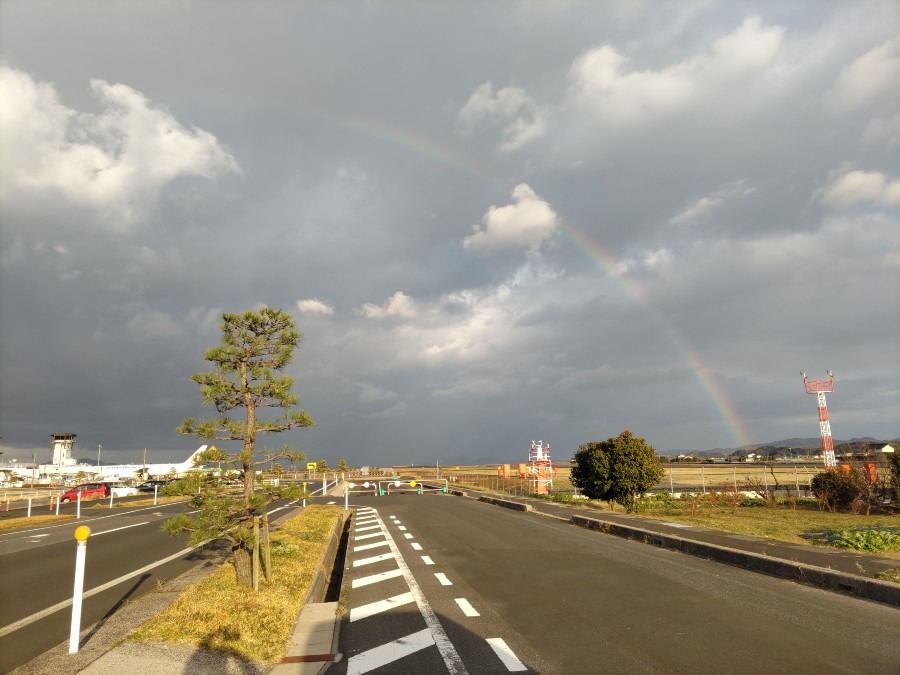 『虹』　’21.12.10  出雲空港にて　