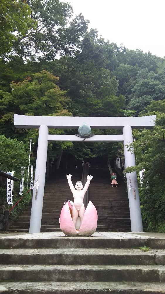 インパクトのある桃太郎神社