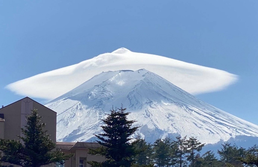 笠雲を被った富士山❣️