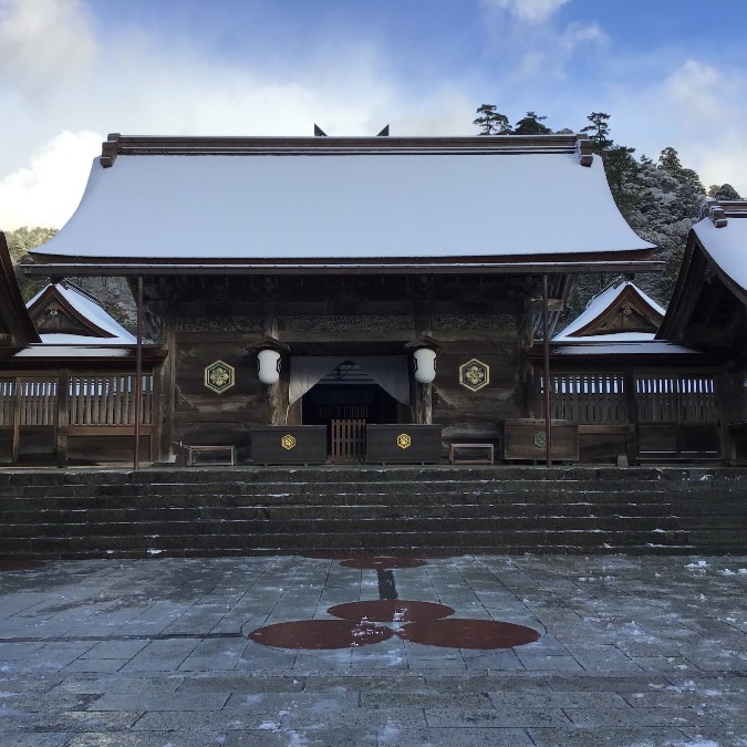 雪景色の八脚門