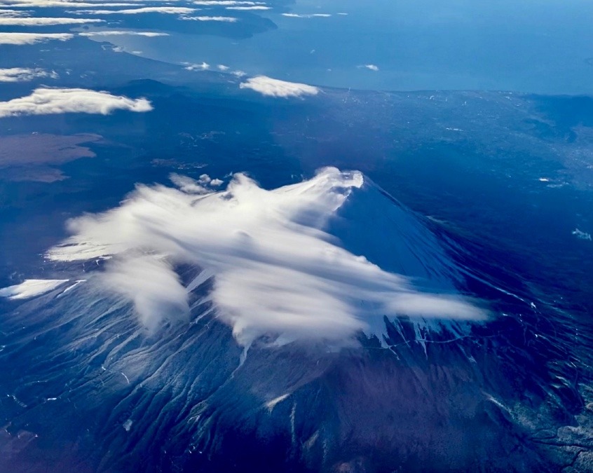 今朝の富士山を上空から✈️