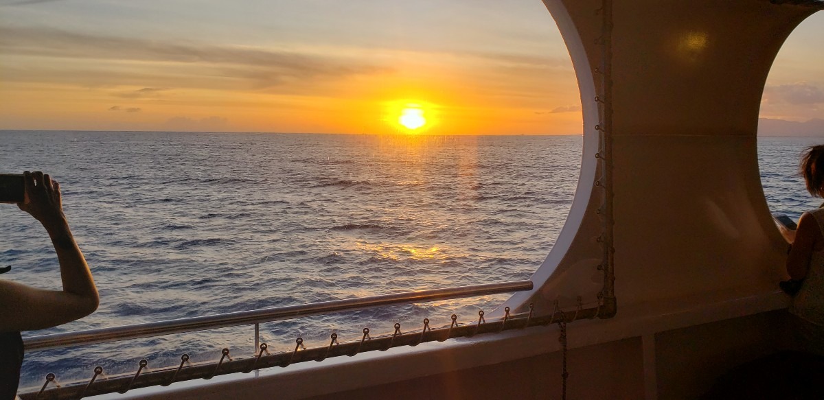 船舶からの夕日