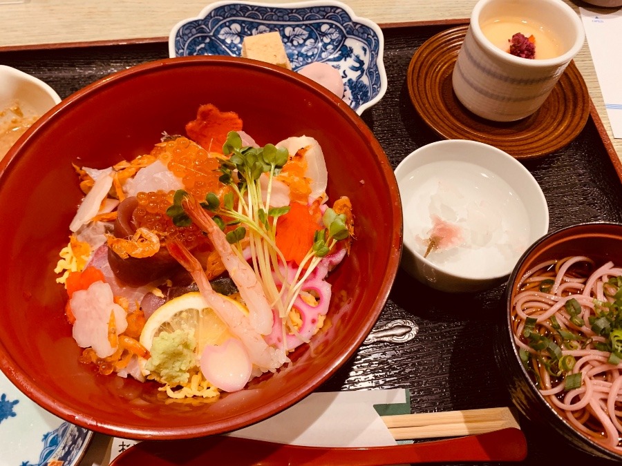 桜海鮮丼🌸