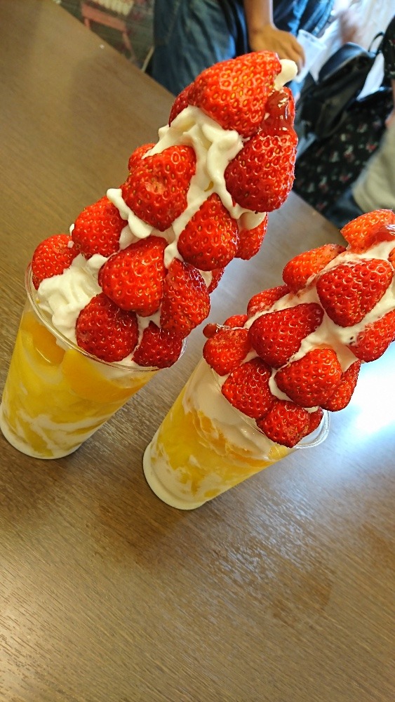 いちごパフェ🍓