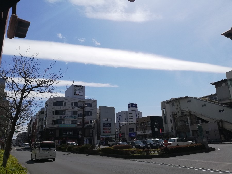 お昼の空