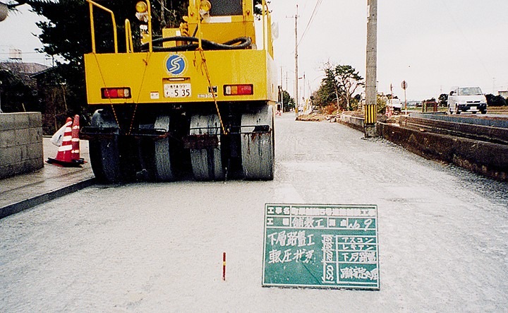 舗装工事　路盤整正に使用する検測棒「あつかん」設置状況写真 2022.03.15