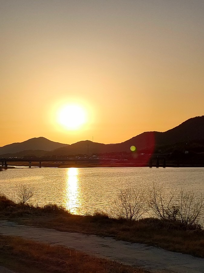 佐波川に映る夕陽🌟
