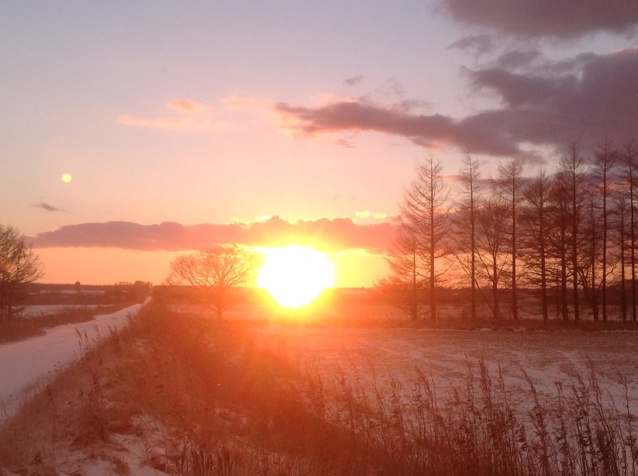 光り輝く夕陽