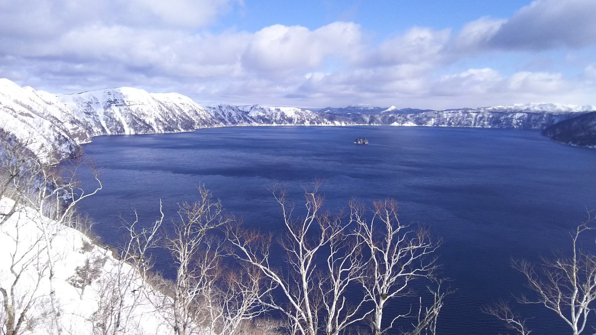 雪解けの摩周湖