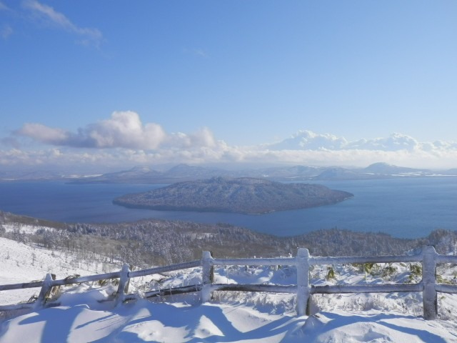 春近し屈斜路湖