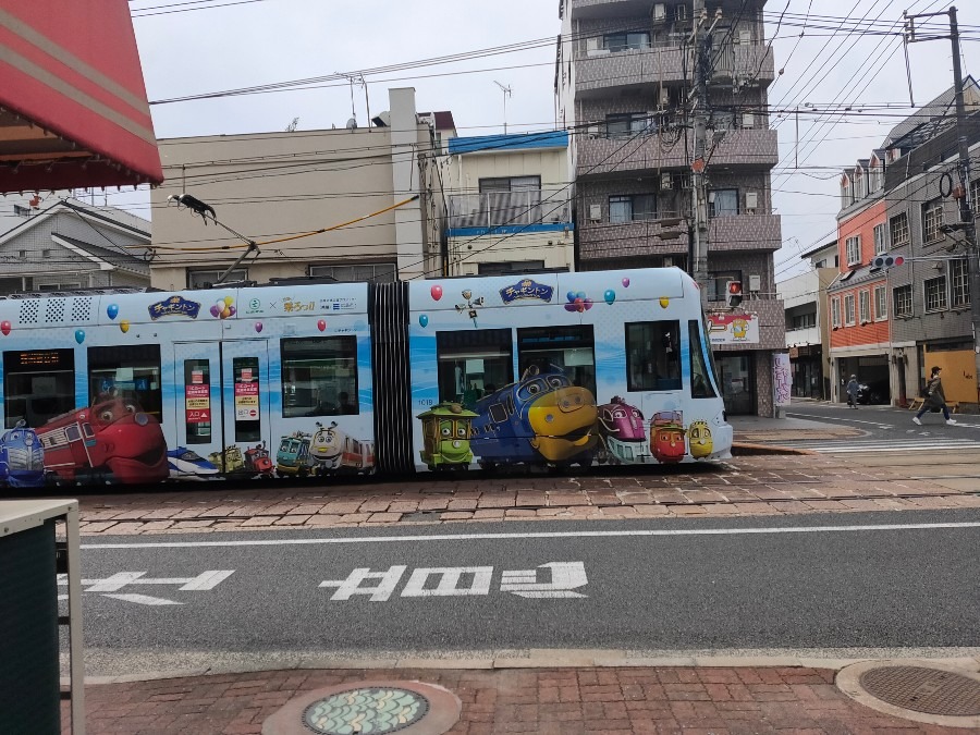 電車🚞とマンホール😁