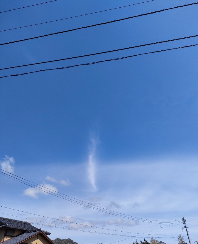 お昼の空