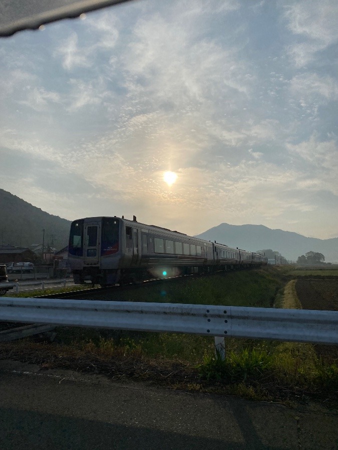 朝日と列車‼️