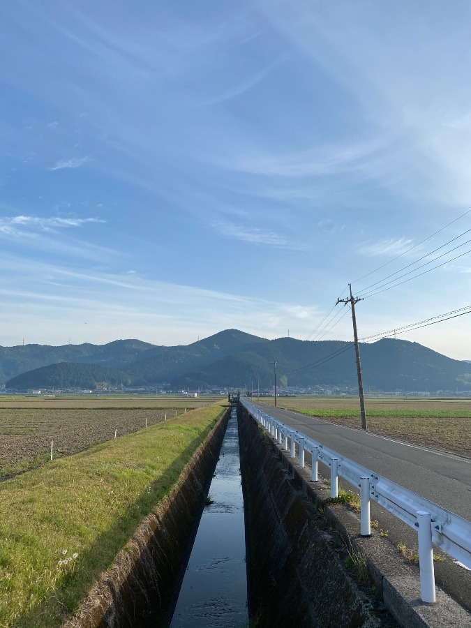 空と山と水路のコラボ‼️