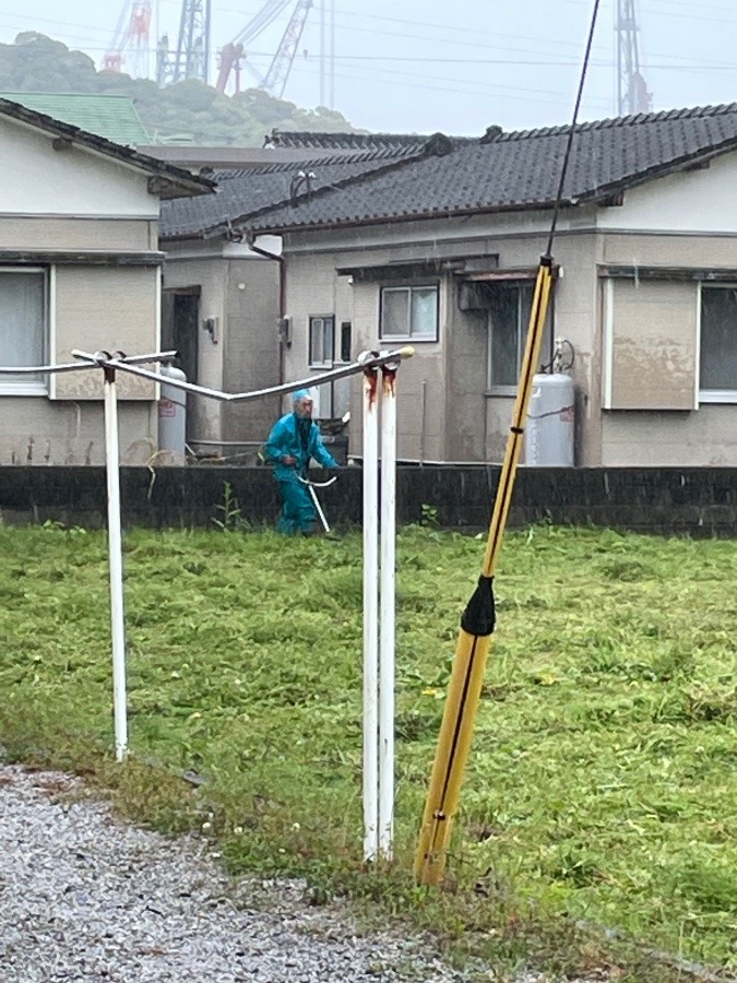 雨の中ご苦労様です