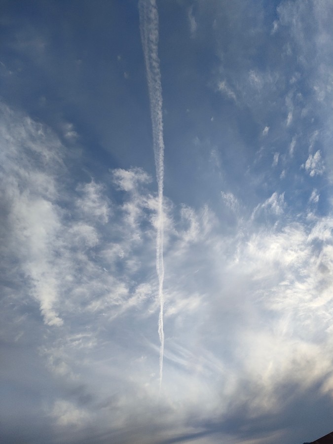 綺麗な飛行機雲☁
