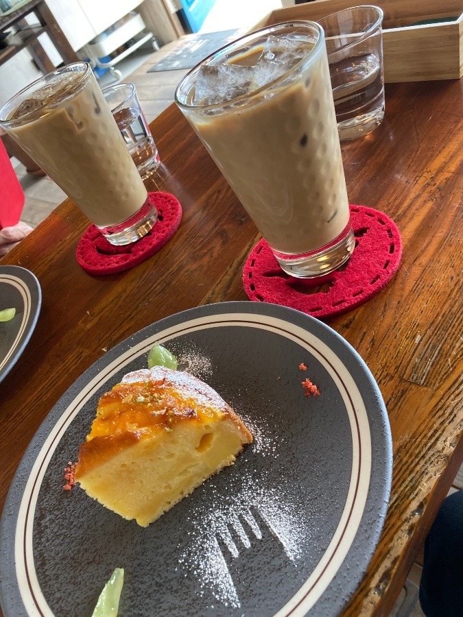 お友達とカフェへ🍰🧉