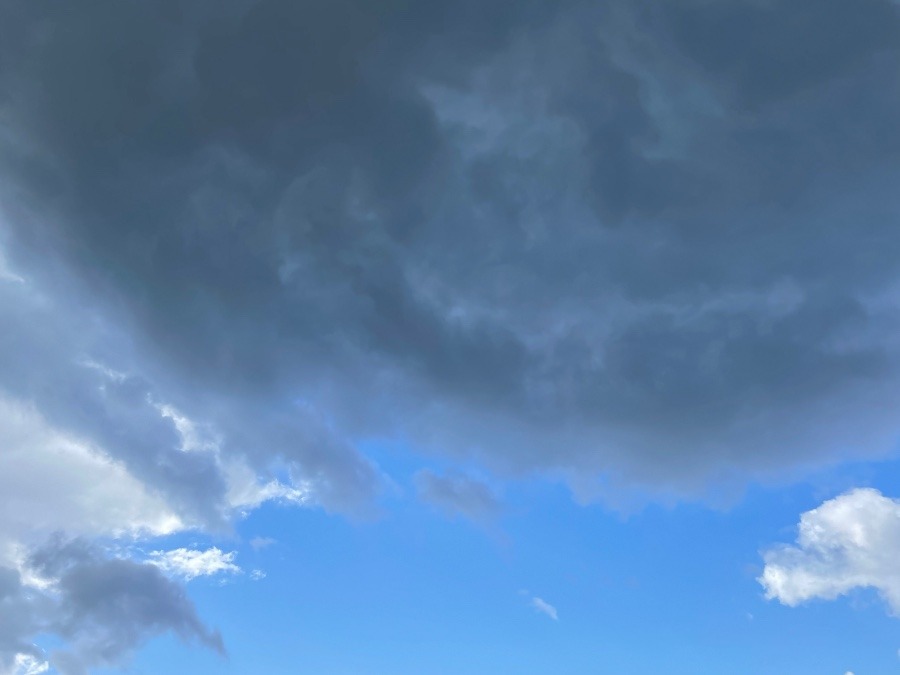 青空と雨雲…そして霰あられ