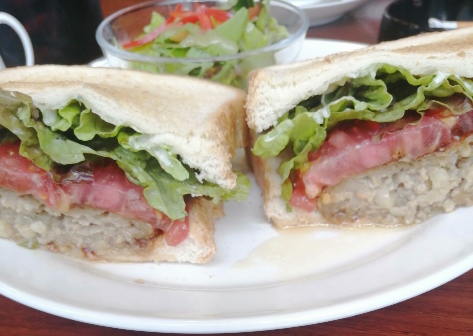 今日のランチ－ハンバーグサンド