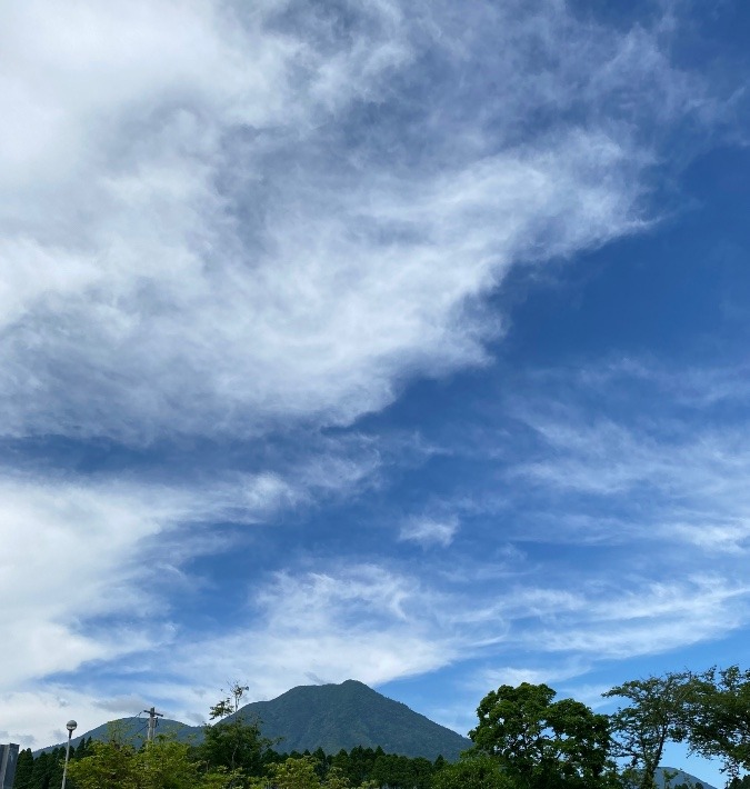 久しぶりの青空と雲😃