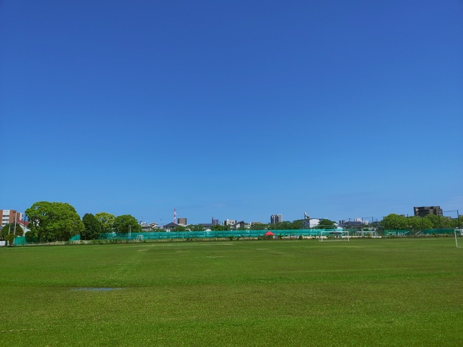 宮崎公立大学グラウンドからの青空📸