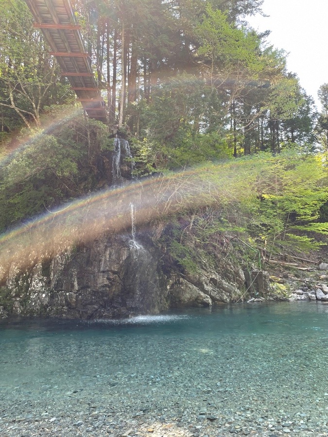 虹がかかってる🌈