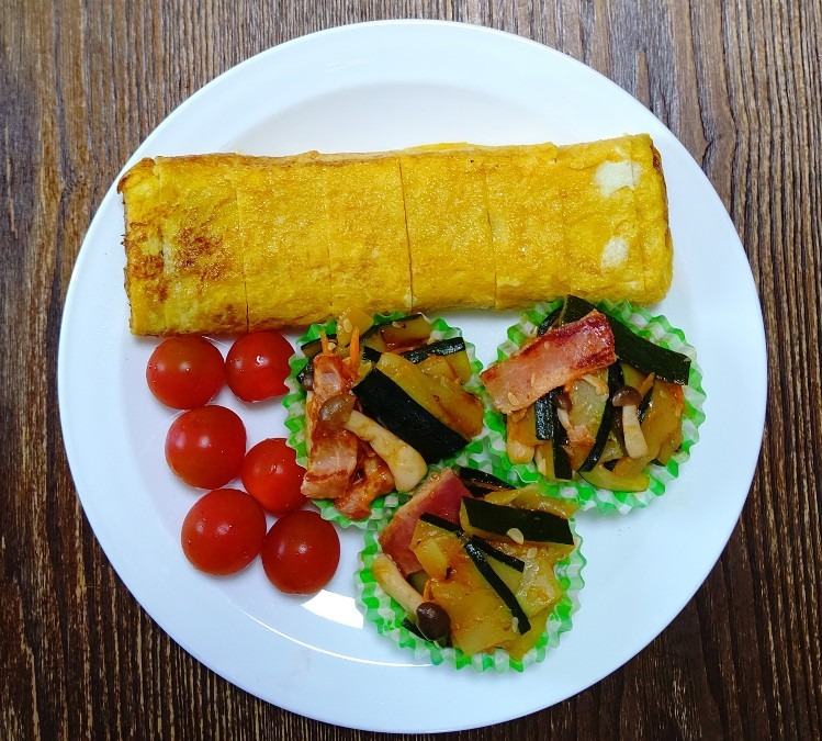 今日も卵焼きとズッキーニ♪