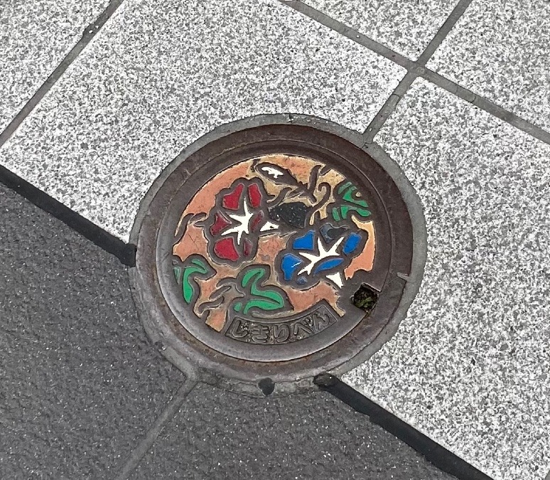 熊本市上通りで見つけたミニミニマンホール♡