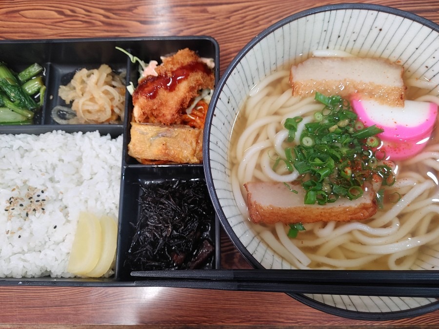 今日のお昼🍜🍴 うどん定食 ¥630円😊