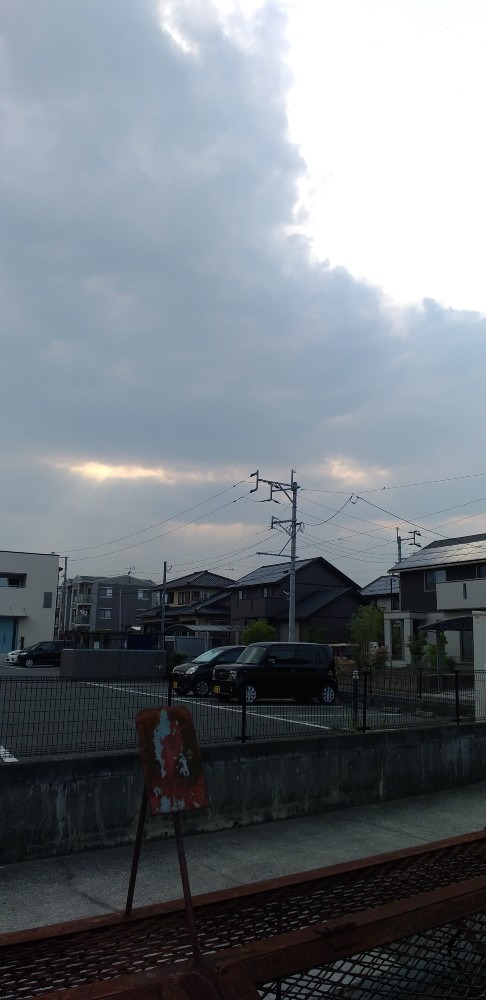 雲に阻まれて