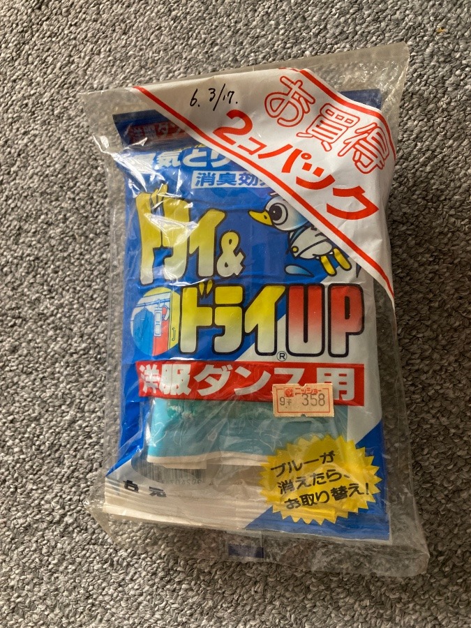 洋服ダンスの湿気取り❣️