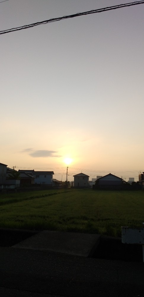 朝日のある風景