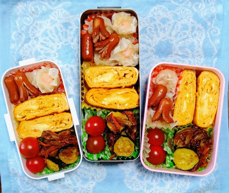 お弁当 卵焼きチーズin  タコさんウィンナー(笑)