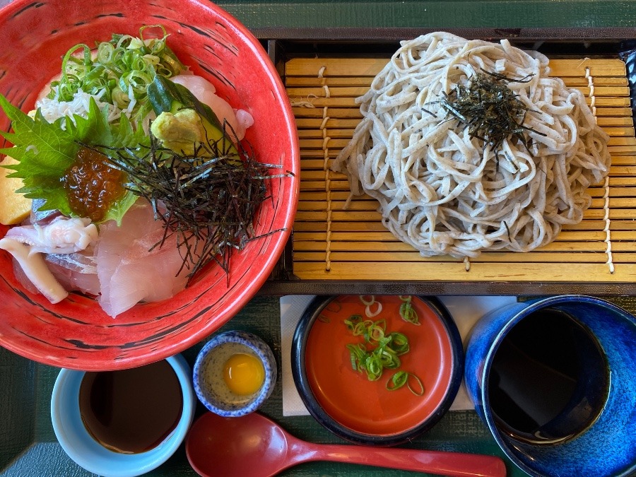 海鮮丼と手打ち蕎麦