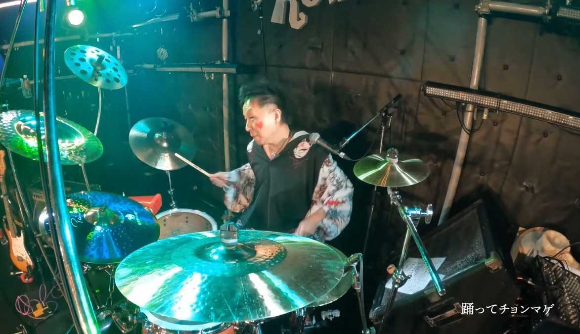 僕がドラム担当のバンドの動画です😊🥁