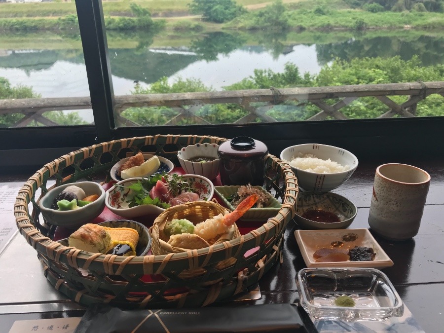 バラ園🥀の後のランチ😋 眺めの良いお席で