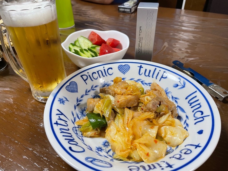 回鍋肉とサラダで乾杯❗️