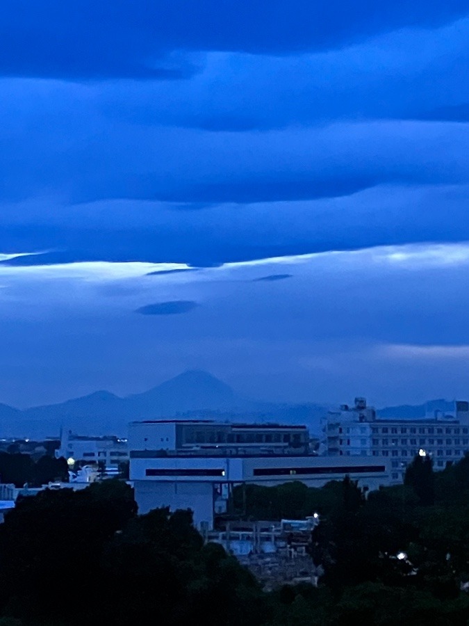 夕暮れの富士山