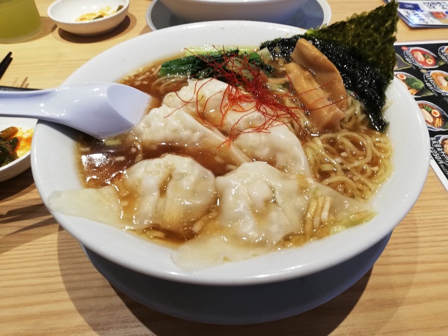 お昼に食べたワンタン麺