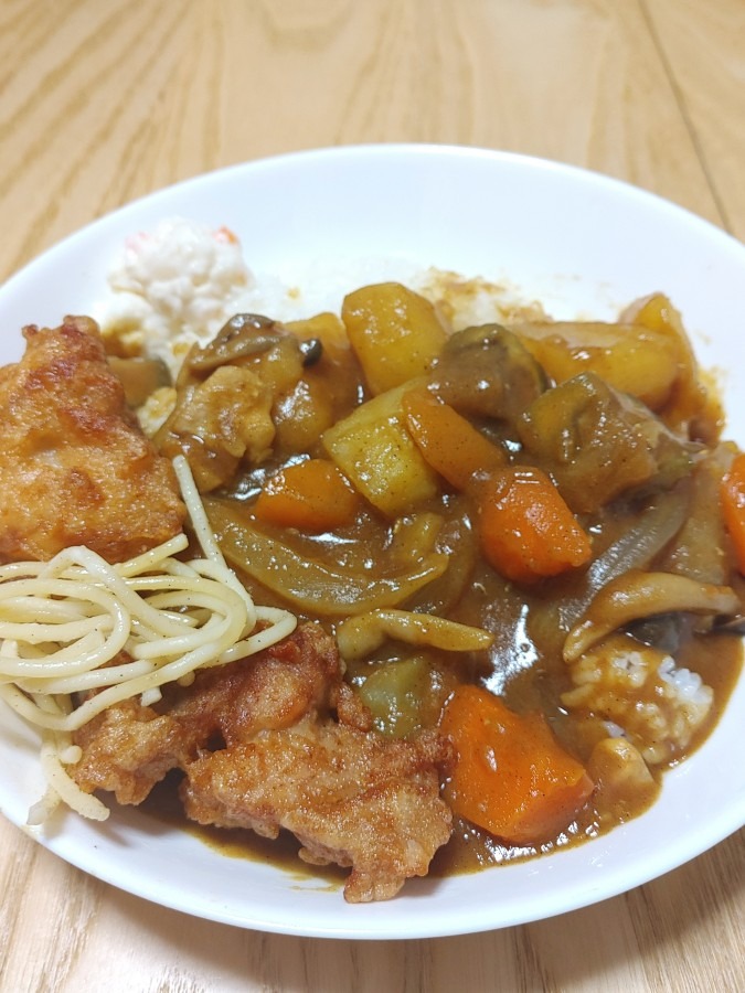 野菜たっぷり唐揚げカレー🍛🍴😁