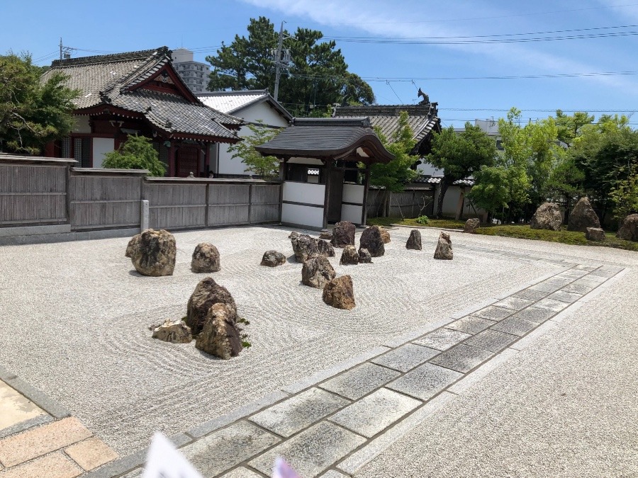 龍雲寺　本堂前庭