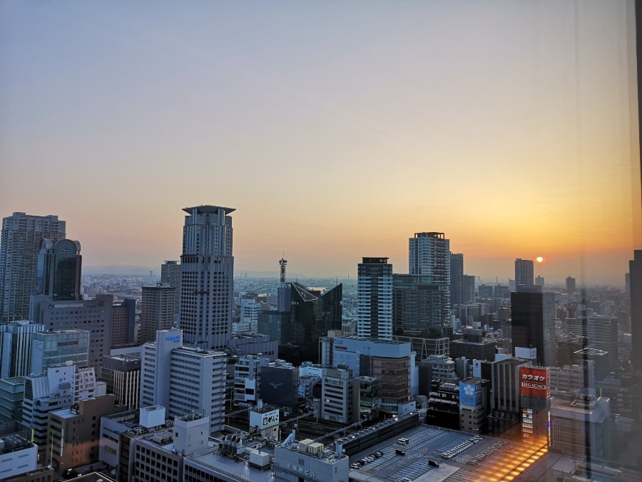 午前４時５０分✨　梅田　東の空