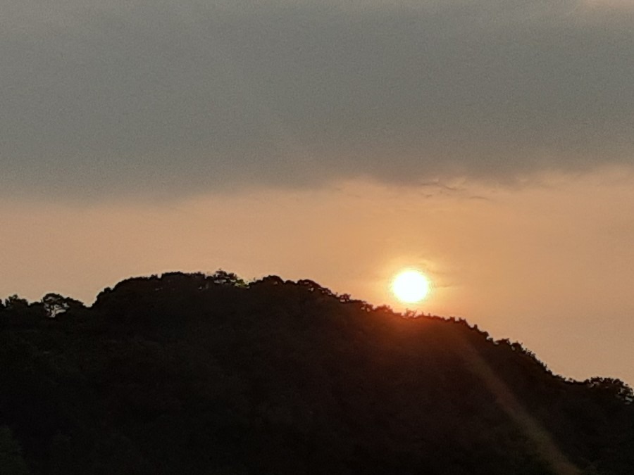 雲もくもく部❣️( ˶˙ᵕ˙˶ )🍀*゜      太陽🌞