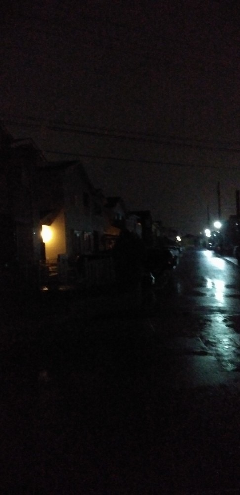 雨に濡れて　自宅前の風景